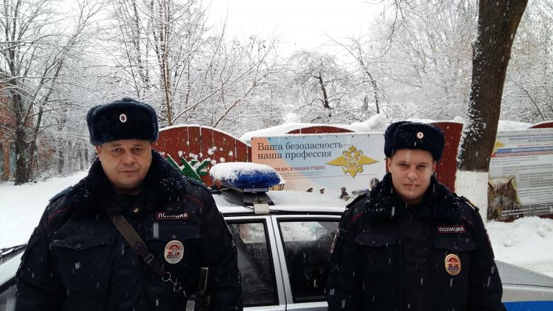 Сотрудники Главного управления Росгвардии по Московской области задержали мужчину, укравшего гирлянду с новогодней ёлки