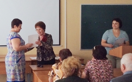 В Тамбовском геронтологическом университете вручили сертификаты пенсионерам об окончании компьютерных курсов