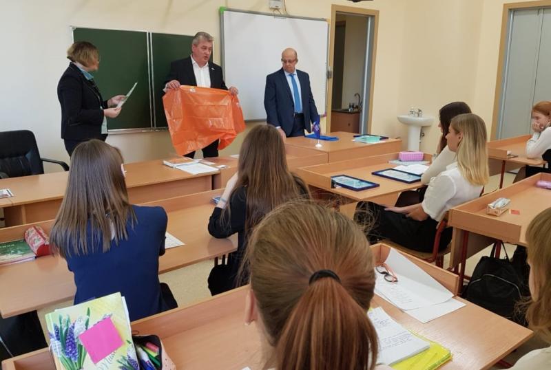 Единороссы провели «экологический час» для школьников Реутова