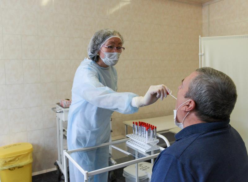 Более 5,7 тысяч мигрантов прошли тест на коронавирус в Подмосковье