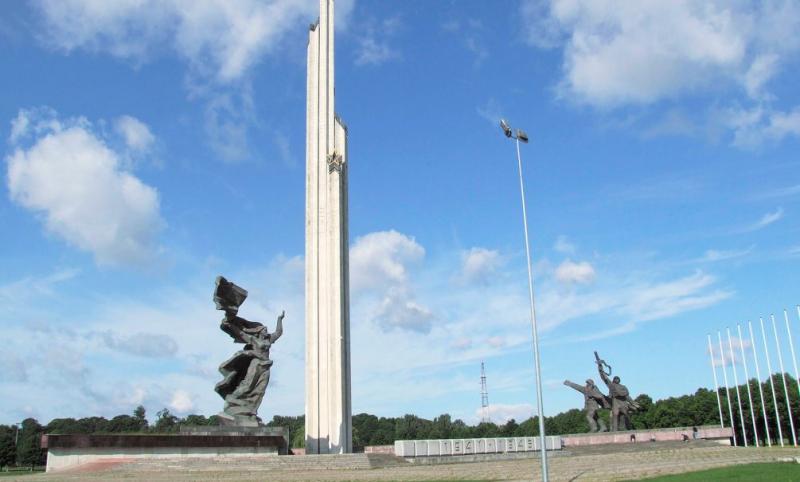 В Латвии разрешили снос памятника советским воинам-освободителям