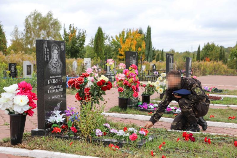 В Рязани офицеры СОБР Росгвардии почтили память погибшего в 2007 году сослуживца