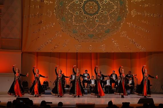 Впервые в Петербурге: 
гастроли легендарного танцевального ансамбля «Бахор»!