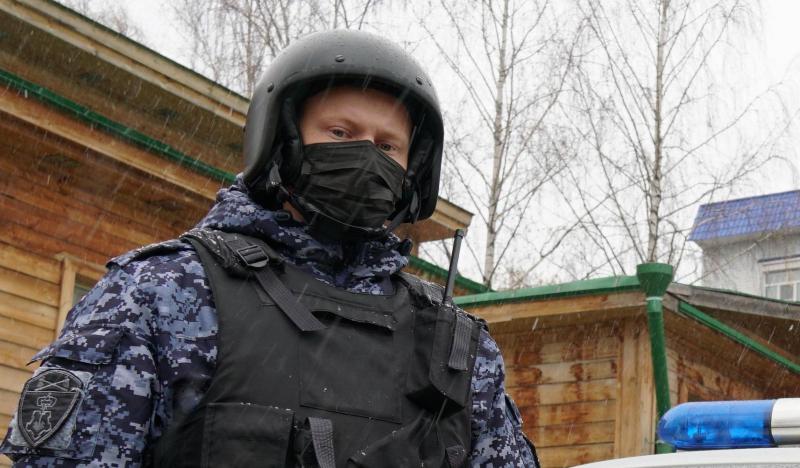 Кировские росгвардейцы задержали подозреваемых в хулиганстве