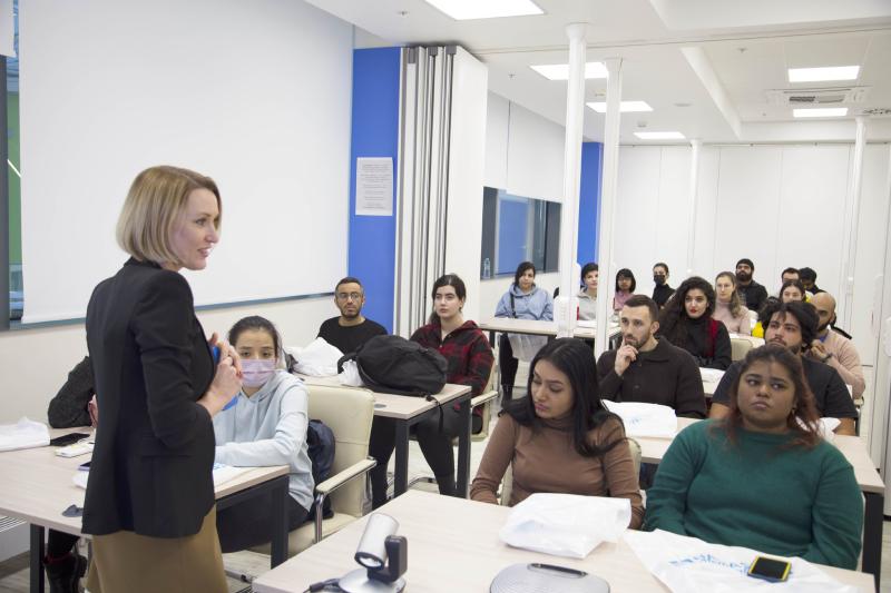 В флагманской клинике группы компаний “Медскан” состоялось посвящение в волонтеры иностранных студентов-медиков