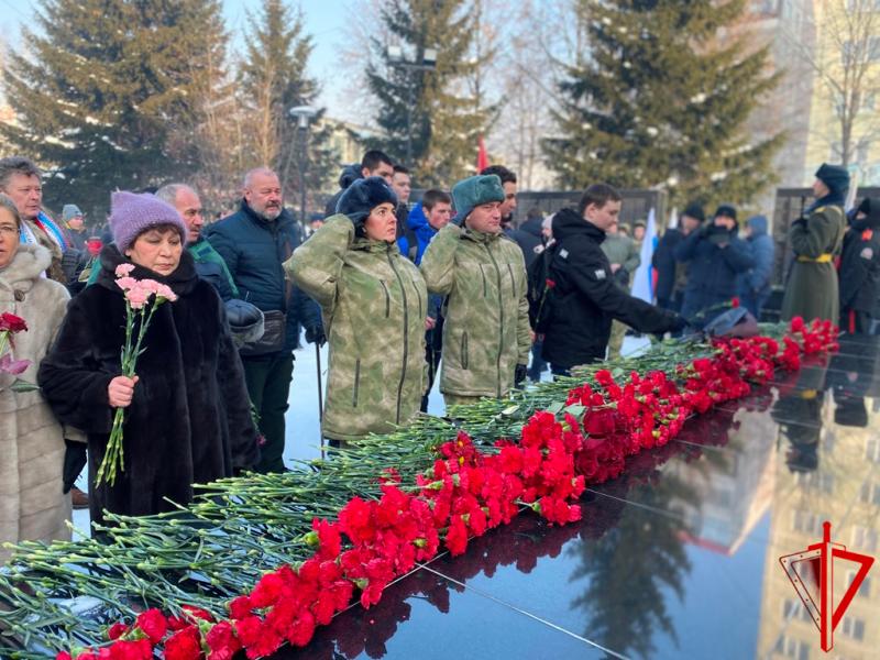 В Томске росгвардейцы почтили память воинов-интернационалистов