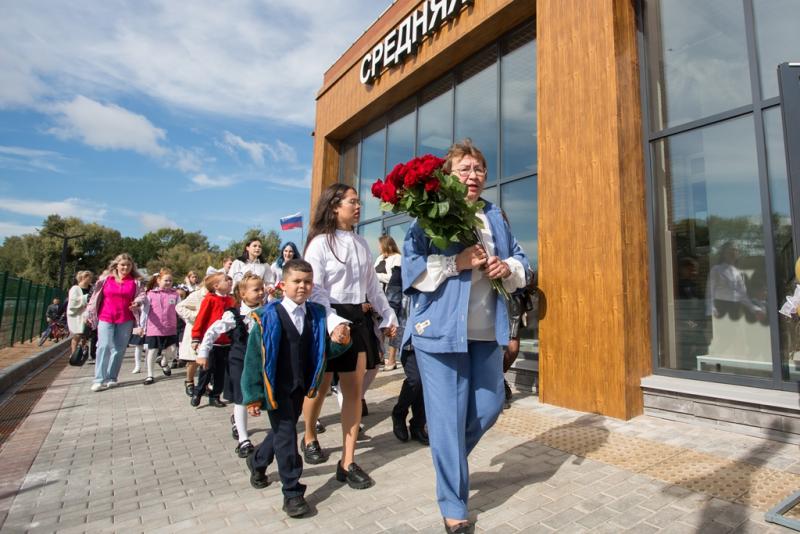 Директор филиала Удмуртэнерго принял участие в открытии новой школы в Воткинске