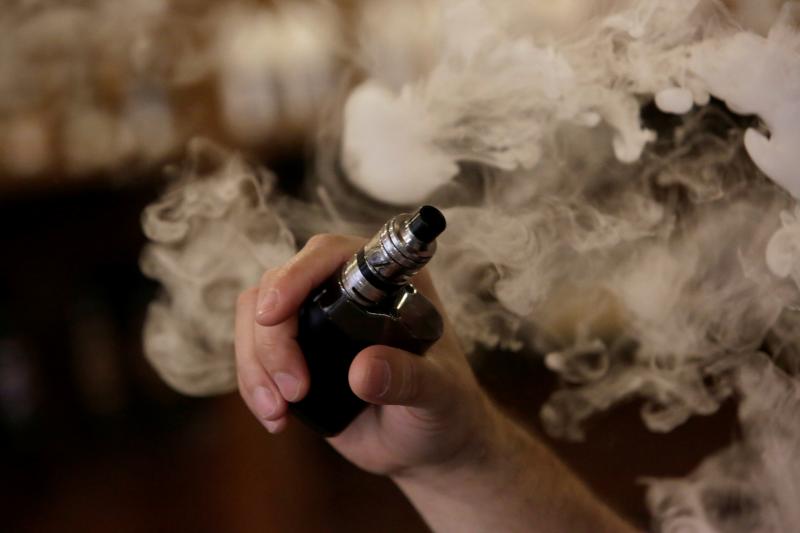 Эксперт: запрет вейпов приведет к снижению темпов отказа от курения