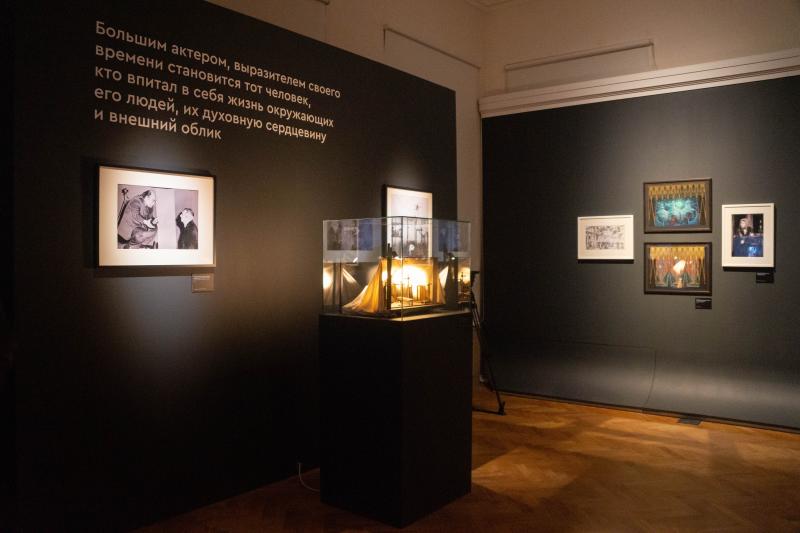Выставка «Марк Захаров. Формула Мастера» в РОСИЗО знакомит посетителей с экспонатами из собрания Бахрушинского музея