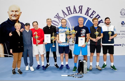Космонавт и лыжник стали победителями теннисного турнира «Кожаная Кепка» памяти Юрия Лужкова