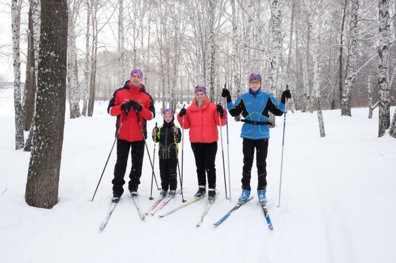 На Среднем Урале семья росгвардейца поддержала Всероссийскую спортивную акцию «Лыжня России»