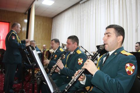 Росгвардейцы продолжают участие в акции в честь 140-летия со дня рождения Василия Агапкина в Чеченской Республике