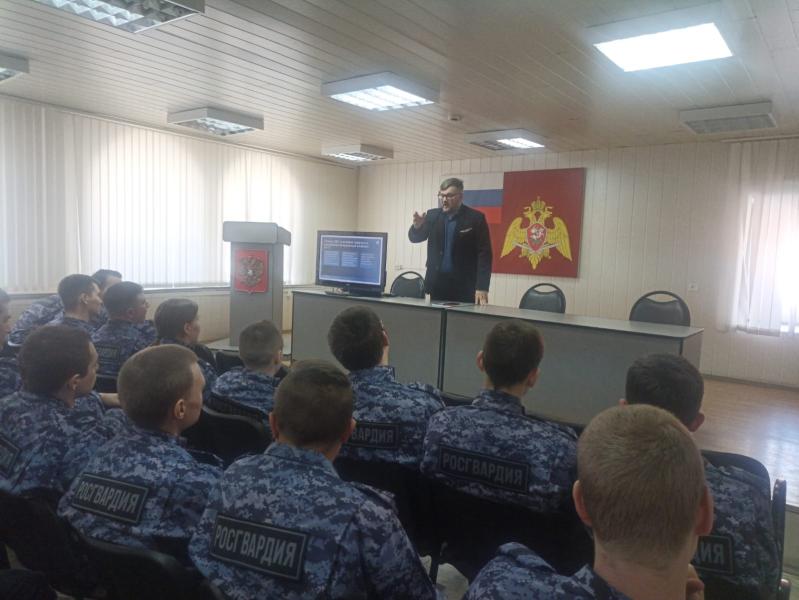В Ульяновске представитель общества «Знание» прочитал росгвардейцам просветительскую лекцию