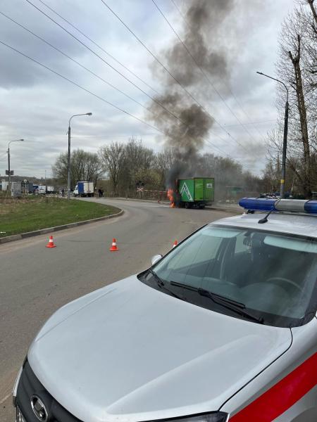 Росгвардейцы в Люберцах пришли на помощь водителю, у которого внезапно загорелся автомобиль