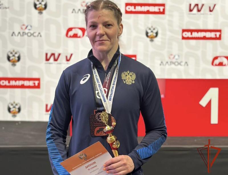 Сотрудница Росгвардии из Иркутска стала бронзовым призёром предолимпийского чемпионата России по вольной борьбе
