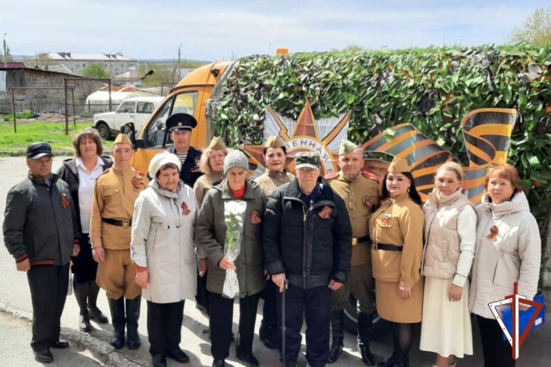 Ветерана Великой Отечественной войны поздравили с Днем Победы росгвардейцы в Зауралье