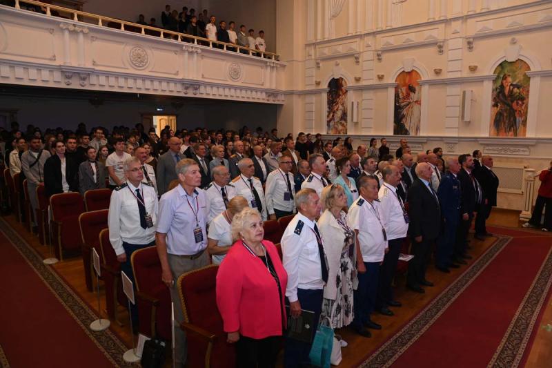 «Придут честолюбивые дублёры, дай Бог им лучше нашего сыграть!…»