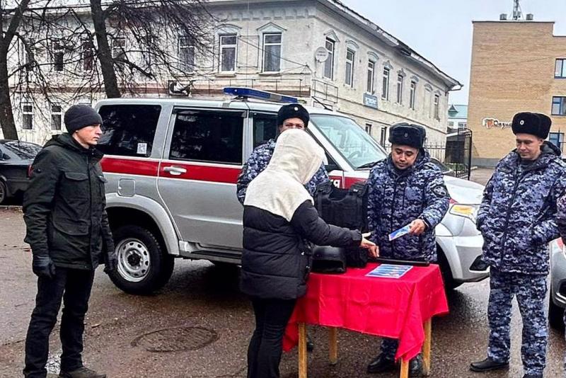 Росгвардейцы рассказали мензелинцам о службе во вневедомственной охране