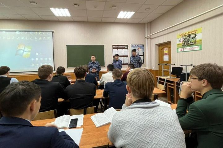 В Лениногорске сотрудники вневедомственной охраны Росгвардии провели встречу со студентами политехнического колледжа