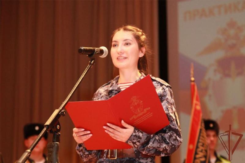 В Тюмени завершили профессиональное обучение сотрудники вневедомственной охраны Росгвардии