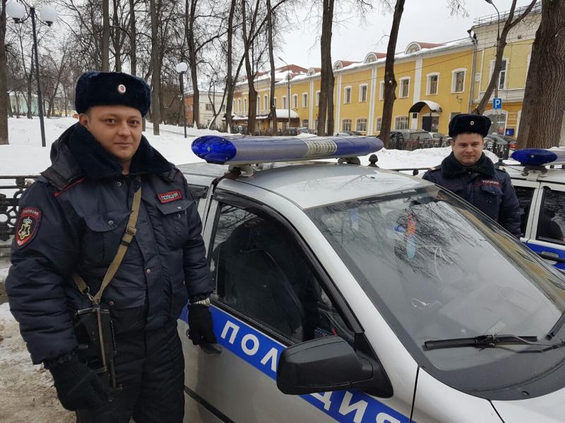 В г. Серпухове сотрудники Росгвардии по Московской области задержали грабителя, вырвавшего сумку из рук женщины
